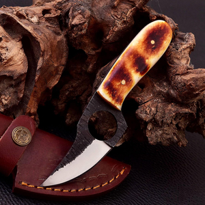 Couteau de survie artisanal en acier Damas MORTAL SAGA, manche en résine et bois, étui en cuir - Cadeau idéal pour le camping et la chasse - Product Image 6
