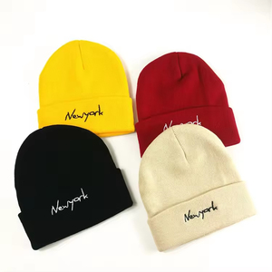 Bonnet tricoté chaud d'hiver en gros avec logo personnalisé, bonnet de sport tendance, bonnet personnalisé de haute qualité - Product Image 1