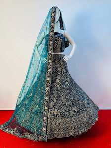 Atractivo Lehenga Choli Tradicional Indio de Alta Calidad y Elegante para Bodas y Fiestas, con Encaje, Largo hasta el Suelo, de Terciopelo Especial - Product Image 2