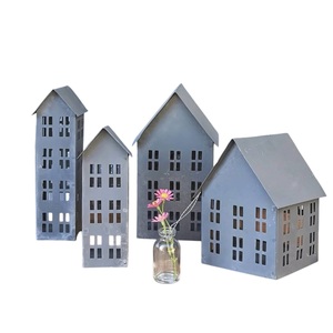 โคมไฟรูปบ้านโลหะพร้อมหน้าต่างฉลุลาย งานฝีมือสมัยใหม่ ไฟตกแต่ง - Product Image 1