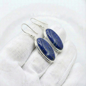 Boucles d'oreilles pendantes ovales en argent massif 925 avec lapis-lazuli fait main et serti clos - Product Image 3