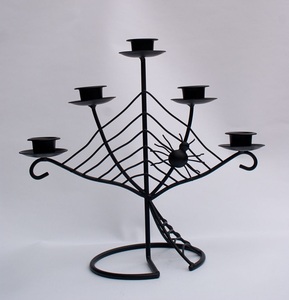 Porte-bougie d'Halloween portable en fer noir en forme de crâne avec trois bras pour la décoration de la maison à l'Halloween - Product Image 4