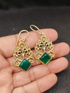 Boucles d'oreilles pendantes en laiton alliage cuivre onyx vert plaqué or, tendance, pour mariage, fabriquées en Inde - Product Image 2