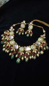 ชุดสร้อยคอและต่างหูแบบ Kundan ประดับคริสตัล ไรน์สโตน มุกเทียม ลูกปัดสีแดง สไตล์วินเทจ สำหรับเจ้าสาว งานแต่งงาน งานหมั้น แบบชาติพันธุ์ - Product Image 6