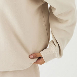 Sudadera lisa y duradera para mujer con tacto suave para un ajuste cómodo y relajado para el invierno, con precio de fábrica económico y servicio OEM. - Product Image 4