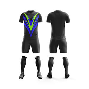 Kit de football personnalisé en gros, sublimé |   Tailles pour hommes, femmes et jeunes |   Vêtements de sport légers à séchage rapide en gros - Product Image 4
