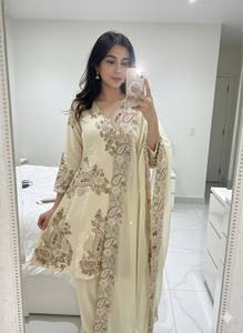 ชุดคุर्ติปักลายหรูหราพร้อมกางเกงพลลาโซและผ้าคลุมไหล่ – คอลเลกชันสำหรับงานปาร์ตี้ - Product Image 2