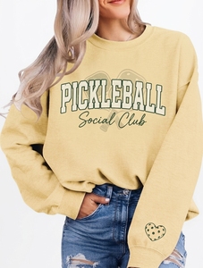 เสื้อสเวตเชิ้ตผู้หญิงทรงโอเวอร์ไซส์ สีชมพู คอกลม แขนยาวแบบดรอปโชว์เดอร์ พิมพ์ลาย Love Is Good ผ้าถัก แขนยาว เหมาะสำหรับใส่ในฤดูใบไม้ร่วง - Product Image 3