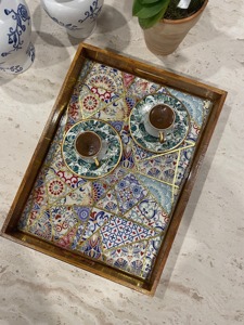 Plateau de service en bois fait main, motif carreaux ottomans, résine époxy - Product Image 3