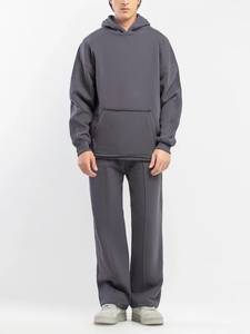 Conjunto Deportivo Personalizado de Primera Calidad para Hombre, Sudadera Holgada y Transpirable con Pantalones Deportivos, Color Gris - Product Image 2