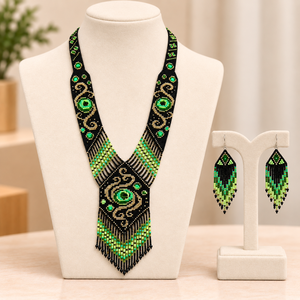 Collier ethnique vert et noir perlé fait main avec pendentif à franges pour femme - Product Image 2