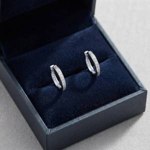 Pendientes Minimalistas con Diamantes de Corte Pera, Certificados por IGI, en Oro Blanco con Diseño de Engaste en Canal, para Fiestas, Estilo Moderno Unisex - Product Image 2