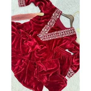 Magnifique ensemble haut et jupe de soirée avec dentelle Kodi, taille XL - Product Image 1