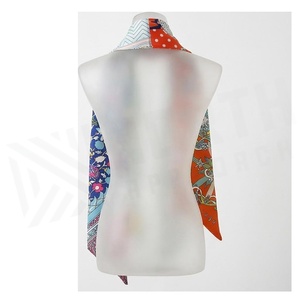 Pañuelo de Seda Cuadrado para Mujer PANJÉ, Estampado Floral, Elegante Accesorio de Moda Multifuncional para Todas las Temporadas - Product Image 2