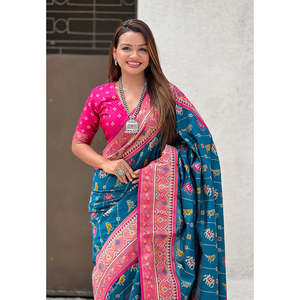 Sari Patola Leheriya en soie douce tissée avec des fils Zari, bleu denim avec des tissages contrastés, 700g, pour robe de soirée - Product Image 2