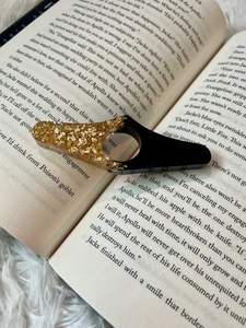 Porte-page en résine artisanale |   Lecteur de livre confortable pour le pouce et les doigts, pour une lecture à une main - Product Image 4