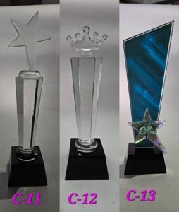 Trofeo Obelisco de Cristal Modelo C5 con Base Negra Grabado con Láser para Colección de Regalos Empresariales - Product Image 6