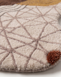 Tapis en laine terracotta marron moutarde, forme abstraite irrégulière, antidérapant, écologique, tufté à la main, à poils épais, motif topographique superposé - Product Image 4