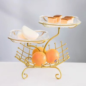 Fantástica cesta de metal y vidrio que funciona bien en hogares, oficinas o salas de descanso para compartir aperitivos. - Product Image 6