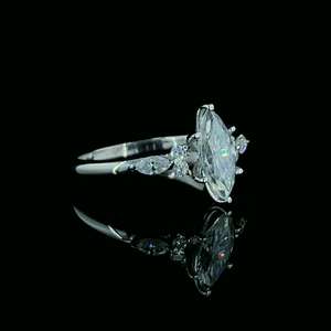 Anillo nupcial elegante con cristales Marquise, anillo chapado en plata, anillo de compromiso, anillo de boda, anillo para el día de San Valentín, regalo de aniversario - Product Image 1