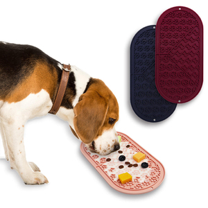 Tapis de léchage en silicone rose antidérapant ovale pour animaux de compagnie, mangeoire lente pour chiens et chats - Product Image 3