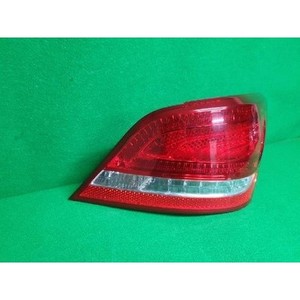 Feu arrière droit d'occasion Equus 924023N000 - Product Image 3