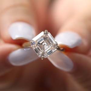 Anillo de Diamante Cultivado en Laboratorio de Oro Amarillo de 14K con Corte Ascher de 6 Quilates, Certificado por IGI, de Grado de Lujo, Elegante Anillo de Compromiso Solitario para Mujer - Product Image 2
