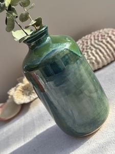 Vase décoratif en céramique artistique avec glaçure ombrée vert forêt, base texturée, pièce maîtresse moderne pour une décoration intérieure élégante - Product Image 2