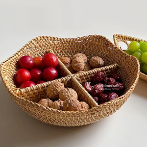 Panier de service en rotin à 4 compartiments avec bord festonné pour noix et fruits, idéal pour la décoration intérieure et l'organisation de la cuisine - Product Image 4