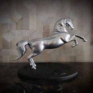 Figura de Caballo de Aluminio Fundido Exclusiva para Decoración de Interiores Refinados con Forma Equilibrada y Acabado Liso - Product Image 2