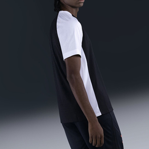 ชุดฟุตบอลทีม ชุดสโมสร แบรนด์ดิ้งตามสั่ง แบบซับลิเมชั่น ระบายอากาศได้ดี เสื้อและกางเกงขาสั้นประสิทธิภาพสูง ขายส่ง ชุดกีฬา รับผลิตแบบ OEM - Product Image 5