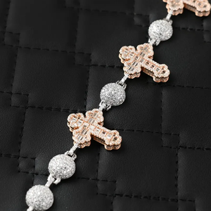 Bracelet religieux en diamants plaqué or 18 carats, design croix, diamants naturels taille brillant ronde couleur G, bijoux unisexe à vendre - Product Image 4