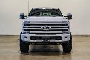 Prêt à être expédié – Ford F-250 Super Duty Platinum 2025, toutes options, titre propre, occasion - Product Image 2