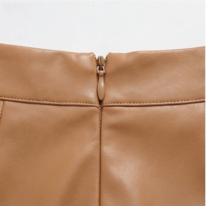 Jupe courte en similicuir taille haute pour femme, volants asymétriques, couleur unie brillante, style toutes saisons - Product Image 5