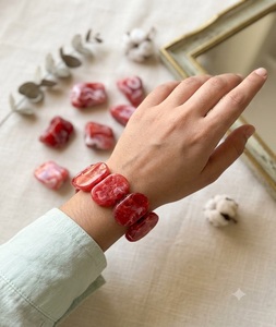 Pulseras de Resina Coloridas y Modernas para Exportación Global, Brazalete Grueso Modelo Amor, Diseño Personalizado Hecho a Mano para Regalos de San Valentín y Bodas - Product Image 1