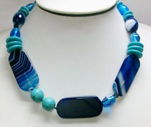 Collier en résine imperméable peint à la main, fabriqué en Inde, pour femmes, accessoire de mode tendance sur le thème de la nourriture et de l'amour, vente en gros - Product Image 4