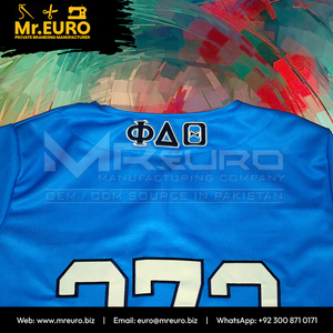 Camiseta de Béisbol Sublimada Personalizada Phi Delt 372 Azul Unisex de Manga Corta con Cuello en V y Cierre de Botones Frontales, Absorbe la Humedad, 100% - Product Image 4