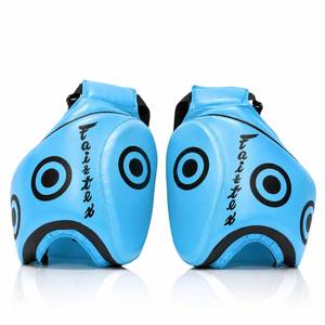 Mitaines de boxe Fairtex bleues, cibles ergonomiques incurvées pour les exercices de vitesse et la pratique du coup de poing - Product Image 1