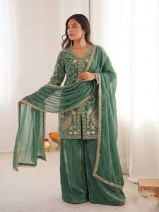 Conjunto de Fiesta Elegante: Top de Seda Pesada Fendi, Pantalón Plazzo y Dupatta - Product Image 2