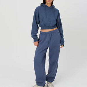 Ensemble de survêtement confortable en coton French Terry pour homme, coupe droite, délavé à l'acide, avec sweat à capuche court et pantalon de survêtement large à cordon de serrage, idéal pour l'hiver - Product Image 1