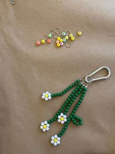 Llavero Bordado a Mano de Primera Calidad con Adornos Artísticos de Cuentas para Colecciones de Moda Boutique - Product Image 4