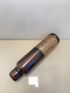 Premium Engraved Floral Copper Water Bottle 1000ml Glossy Dark Finish Flask Luxury Etched Lower Half EcoFriendly Metal Drinkware - Product Image 2