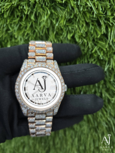 AARVA JEWELS นาฬิกาข้อมือสตรีสแตนเลสสตีลสุดหรู 25 มม. ตัวเรือนทรงสี่เหลี่ยม กระจกแซฟไฟร์ อะนาล็อก ควอตซ์ สายซิลิโคน ตัวล็อคแบบซ่อน - Product Image 3