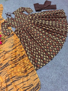 Kurta en viscose, soie et satin, imprimé numérique, avec détails en tissu, style PERT, en coton et soie, taille unique, entièrement cousu, pour soirée - Product Image 5