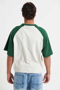 Camisetas de hombre OEM de corte holgado y sobredimensionado con mangas raglán, 100% algodón, 220GSM, transpirables, premium, con logo personalizado, de peso medio. - Product Image 6