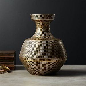 Vase à fleurs linéaire en métal, exprimant une beauté minimaliste, adapté aux préférences de style contemporain - Product Image 1