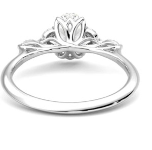 Anillo de Compromiso de Oro Blanco de 14K con Diamante Cultivado en Laboratorio de Corte Ovalado de 2.80 CT, con Piedras Laterales Marquise y Diseño Floral de Hojas - Product Image 5