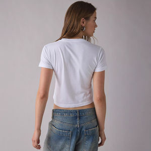 Camiseta Corta Blanca Lisa para Mujer, 100% Algodón, Corte Ajustado, Estilo Urbano, Venta al Por Mayor, Camisetas con Logotipo Personalizado - Product Image 3