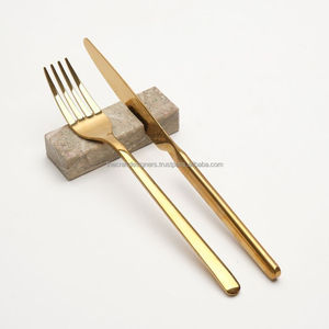 Repose-couverts en marbre de forme unique pour la décoration de table de mariage et l'affichage de design d'intérieur de salle à manger moderne - Product Image 1