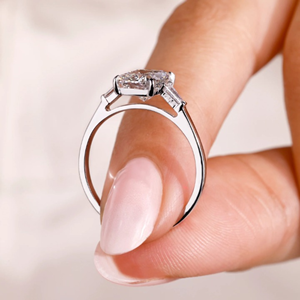 แหวนเพชรทรงยาว 3 เม็ด น้ำหนัก 2.15 กะรัต เพชรเลี้ยงในห้องปฏิบัติการ แหวนหมั้น แหวนแต่งงาน เครื่องประดับ แหวนทอง 14k แหวนแบบ Eternity Vermeil - Product Image 4